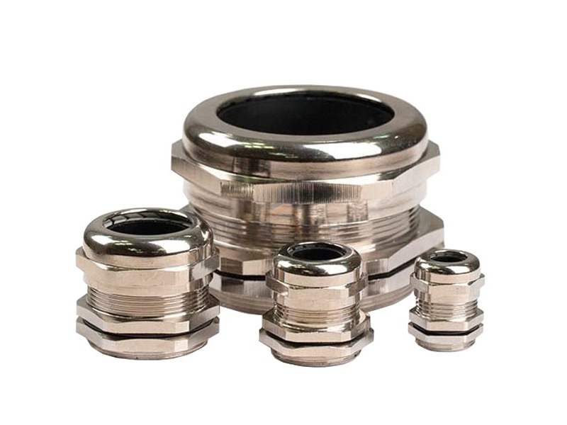 Латунный кабельный ввод, диаметр вводного отверстия М18, наружный диаметр кабель 6-10 мм.